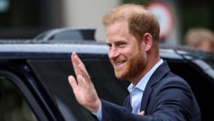 Prinz Harry will sich laut eigener Aussage mit seinem Vater König Charles versöhnen. Die Zeichen ...