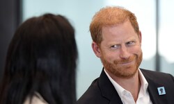 Sichtlich gut gelaunt diskutierte Prinz Harry am Tag nach dem Treffen mit seinem Vater mit ...