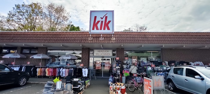 Der Textilriese Kik betreibt in Österreich 254 Standorte. Wegen hoher Verluste drohen neben ...