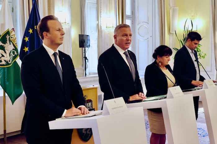 Präsentation in der Grazer Burg: Karlheinz Kornhäusl, Landeshauptmann Mario Kunasek, seine ...