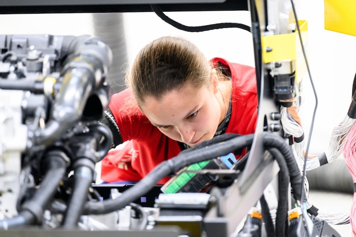 Kfz-Mechanikerin Leonie Tieber