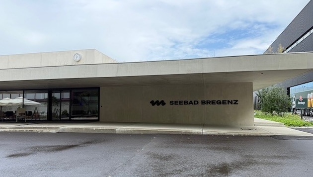 Rund um das neue Hallenbad in Bregenz rollen nochmals die Bagger an.
