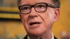 Peter Mandelson stand in Verbindung mit Jeffrey Epstein.
