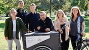 Elke Kahr (re.) mit Vertretern von Ordnungswache, Friedensbüro und Projekt „Ausgeboxt“ im ...
