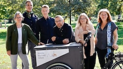 Elke Kahr (re.) mit Vertretern von Ordnungswache, Friedensbüro und Projekt „Ausgeboxt“ im ...