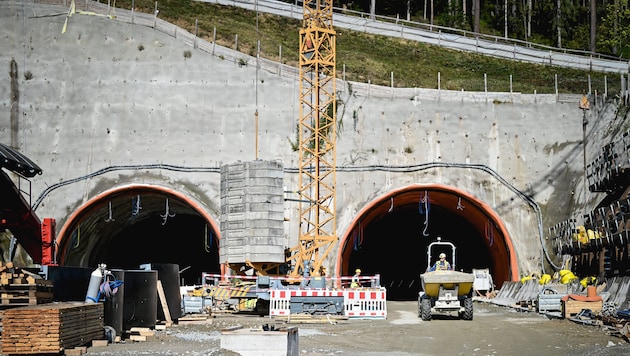 Die Tunnelportale in Vierzehn sind schon klar erkennbar.