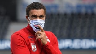 Momentan ist es wieder Zeit für Covid-Masken (wie seinerzeit für LASK-Coach Valerien Ismael). ...