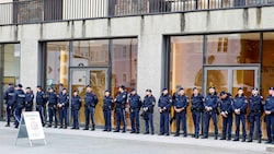 Kein zusätzlicher Bonus für zwei Jahre: Allen Salzburger Polizisten wird das Extra gestrichen, ...