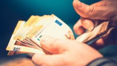 Ob Buslenker oder Pflegekraft – Beschäftigten, die jeden Tag unverzichtbare Arbeit leisten, soll ...