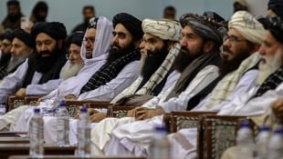 Ohnehin nicht für Weltoffenheit bekannt, kappen die Taliban nun vermehrt auch den Kontakt nach ...