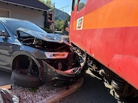 Am Auto entstand ein Totalschaden.