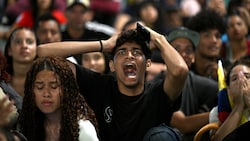 Während die einen feiern, sehen die anderen eine Verletzung des Völkerrechts in dem US-Angriff ...