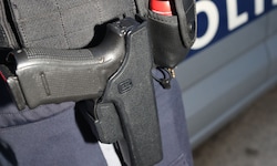 Im Zuge des Einsatzes gaben die Polizisten Warnschüsse ab (Symbolbild).