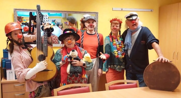 Sorgen für gehörige und herzhafte Lacher: Die Clowns der „DIDA – Clown- & Kleinkunst-Company“, ...