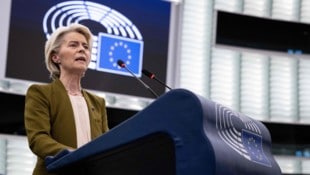 Ursula von der Leyen traf am 12. September auf Europas führende Autobauer, die wegen der ...