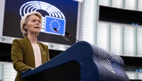 Ursula von der Leyen hat am Donnerstag im EU-Parlament zwei Misstrauensanträge gegen ihre Person ...
