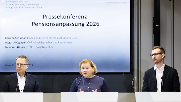 ÖVP-Sozialsprecher August Wöginger, Sozialministerin Korinna Schumann (SPÖ) und ...