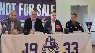Pressesprecher Alex Hütter, Präsident Claus Salzmann, Vizepräsident Hubert Palfinger und Obmann ...