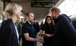 Nach seinem viertägigen England-Aufenthalt besuchte Prinz Harry überraschend Kriegsinvaliden in ...