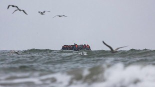 Flüchtlinge im Ärmelkanal (Archivbild): Laut einer AFP-Zählung kamen hier im vergangenen Jahr ...