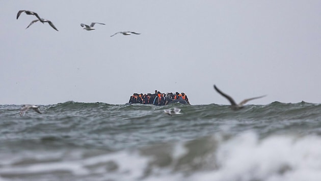 Flüchtlinge im Ärmelkanal (Archivbild): Laut einer AFP-Zählung kamen hier im vergangenen Jahr ...