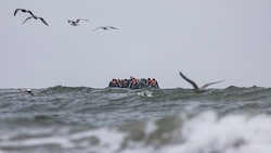 Flüchtlinge im Ärmelkanal (Archivbild): Laut einer AFP-Zählung kamen hier im vergangenen Jahr ...
