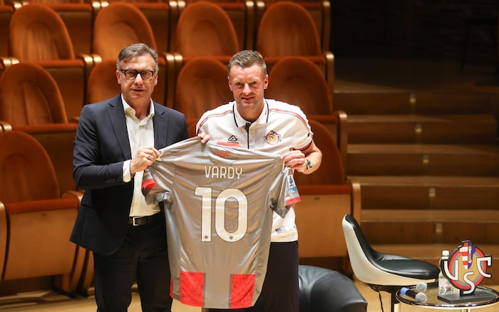 Bei Cremonese läuft Vardy mit der Nummer 10 am Rücken auf.