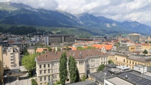 Räumlich stehen sich Medizin-Uni und Tirol Kliniken in Innsbruck sehr nahe. Aber nicht immer ...