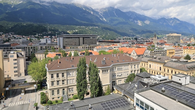 So nah sich die Häuser von Med-Uni und Tirol Kliniken auch stehen, so fern war man sich lange ...