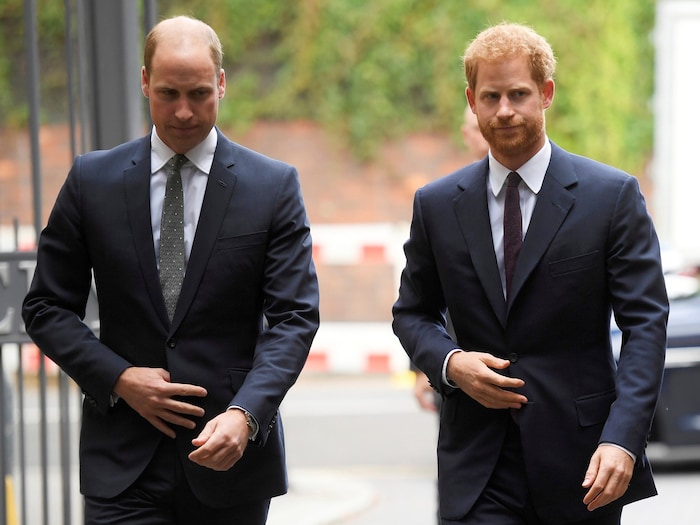 König Charles soll sich im Augenblick mehr über William als über Harry ärgern.