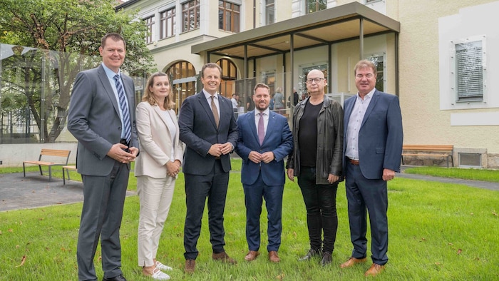 Prominenz bei der Eröffnung am LKH Graz II: Kages-Vorstand Ulf Drabek, Pflegedirektorin Birgit ...