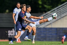 Liefering-Kapitän Phillip Verhounig (li.).