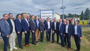 Zum Festakt kamen unter anderen auch die Politiker von damals, Niki Berlakovich und Wolfgang ...