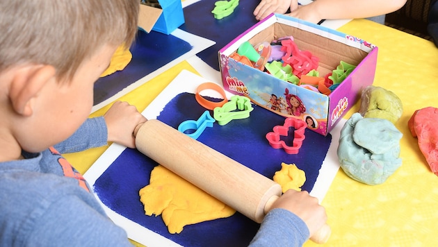 Während die Zahl der Kindergartenplätze bis 2028 sinkt, wächst der Bedarf in Krabbelstuben und ...