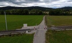 Der Bahnübergang in Mattighofen wurde im Frühjahr gebaut. Der Preis von einer Million Euro sorgt ...