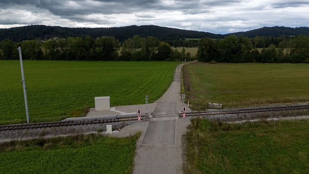Der Bahnübergang in Mattighofen wurde im Frühjahr gebaut. Der Preis von einer Million Euro sorgt ...