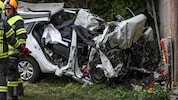 Der Wagen des 61-Jährigen wurde beim Anprall völlig zerfetzt.