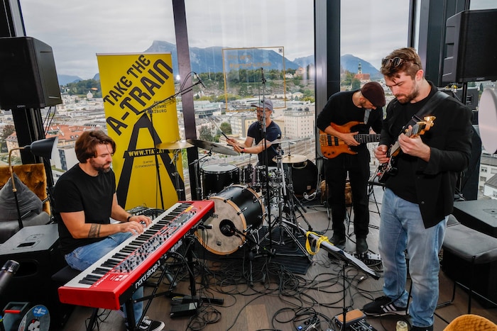 Danny Rico (li.) und seine Bandformation „Drip“ spielen auch am Samstag in der Skybar des arte ...