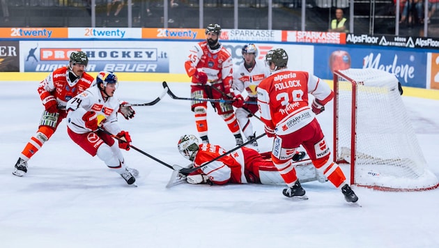 Travis St. Denis (2. v. li.) war in Torlaune.