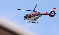 Auch ein Hubschrauber des Innenministeriums kreiste am Donnerstag stundenlang über Bruck/Mur.