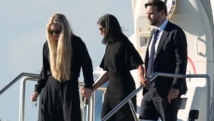 Erika Kirk, US-Vizepräsident JD Vance und dessen Ehefrau Usha Vance beim Verlassen der Air Force ...