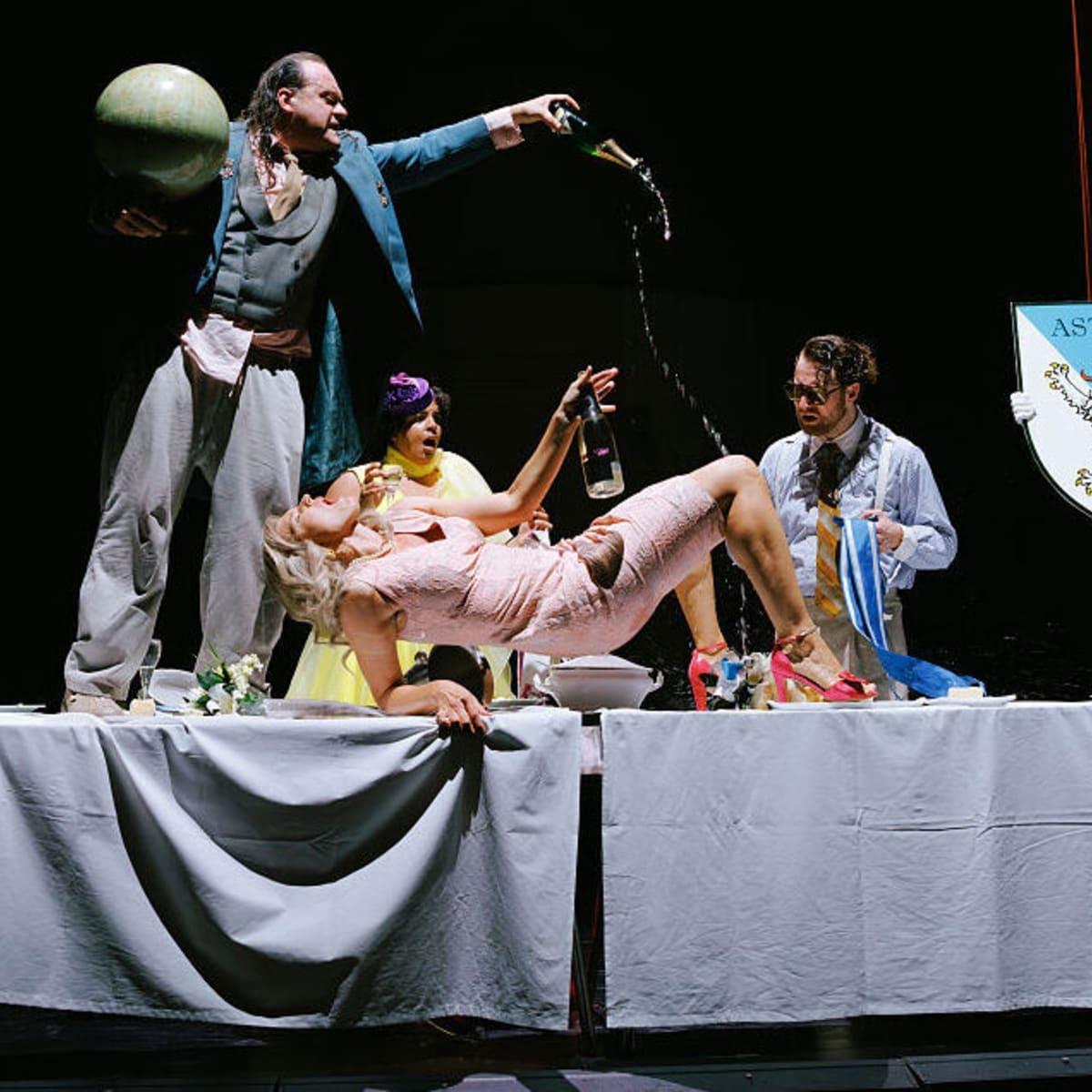 Lina su özgen ifşa perhaps youve been fawning over the