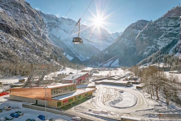 In Ortsteil Stechelberg der Gemeinde Lauterbrunnen (Schweiz) wurde die steilste Pendelbahn der ...