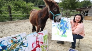 „Frederic“, der vierbeinige Künstler, ist der Star auf dem Gnadenhof von Garbiele Wodak.