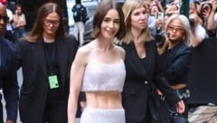 Lily Collins zeigte bei der Fashion Week in New York ihren Sixpack – und versetzte damit ihre ...