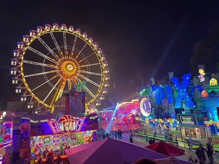 Beeindruckend die Lichtspiele bei den Vergnügungsgeräten.