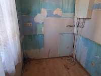 Wer auf eine geförderte Mietwohnung angewiesen ist, muss diese schimmlige Garconniere in Kauf ...