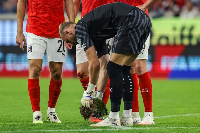 In Linz bewies Alex Schlager nicht nur seine Qualität als Keeper, sondern auch jene als Gärtner.