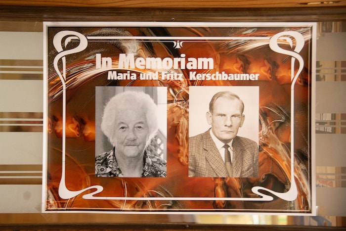 Fritz Kerschbaumer errichtete das Kino und betrieb es gemeinsam mit seiner Frau.