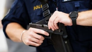Nur jeder achte Einsatz einer Waffe durch die Polizei richtet sich gegen Menschen. Viel öfter ...